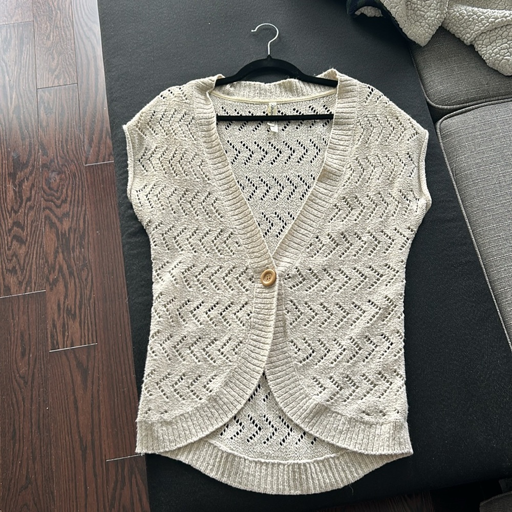 Buttoned Crochet Sleeveless Cardigan (M)